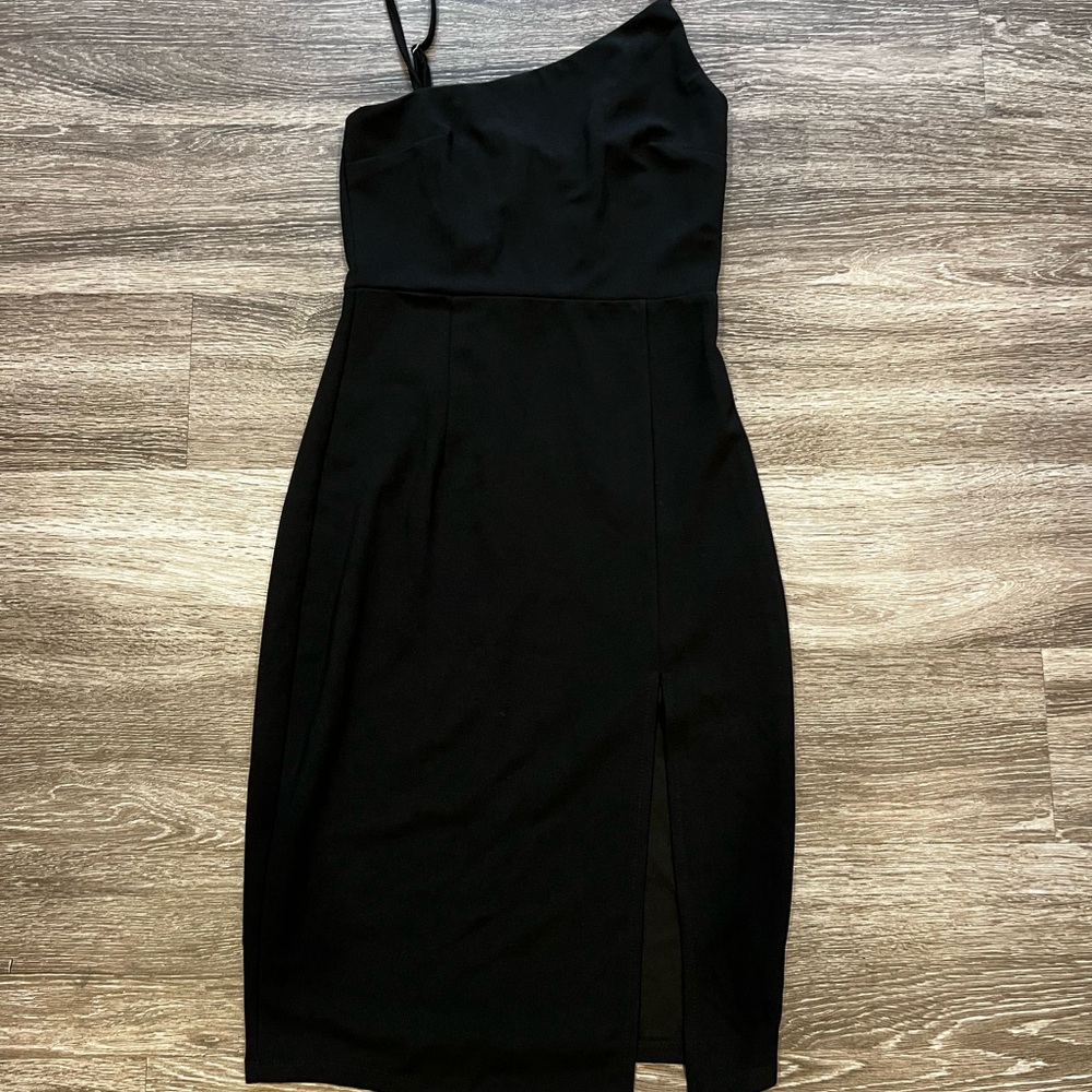 Lulu's One-Shoulder Midi Dress